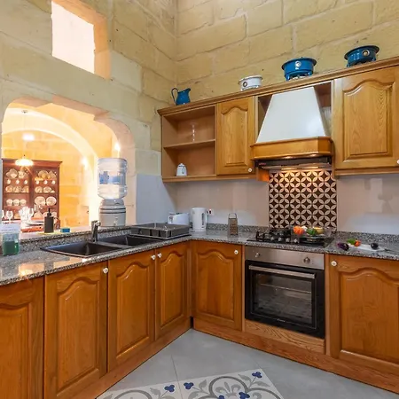 Surwig Gozitan & Pool - Happy