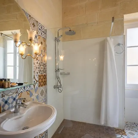 Surwig Gozitan & Pool - Happy