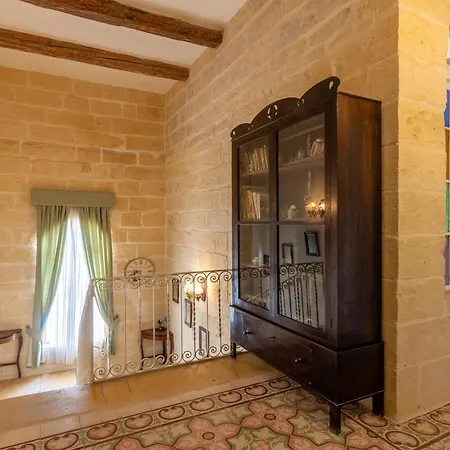 Surwig Gozitan & Pool - Happy Kerċem