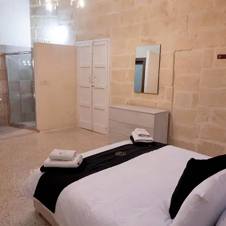 Surwig Gozitan & Pool - Happy