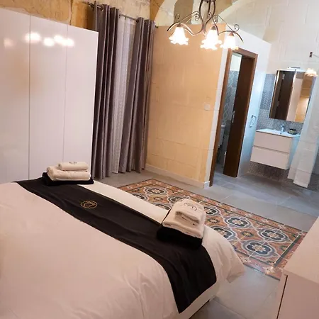 Surwig Gozitan & Pool - Happy *