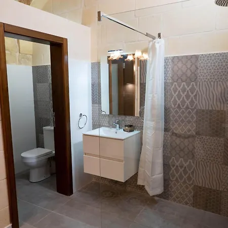 Surwig Gozitan & Pool - Happy