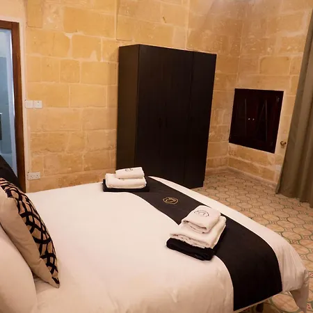 Surwig Gozitan & Pool - Happy *