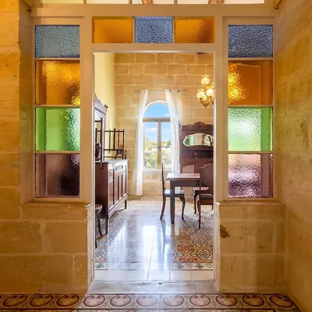 Surwig Gozitan & Pool - Happy