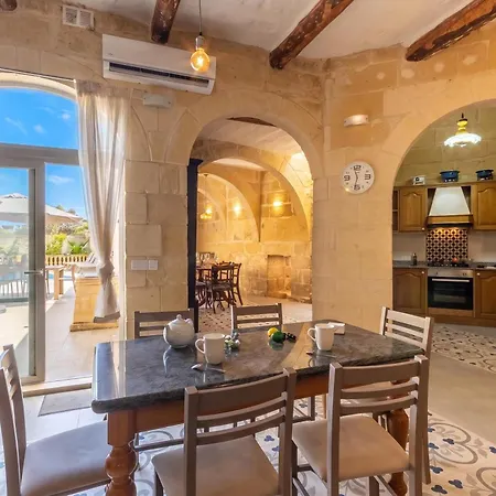 Surwig Gozitan & Pool - Happy