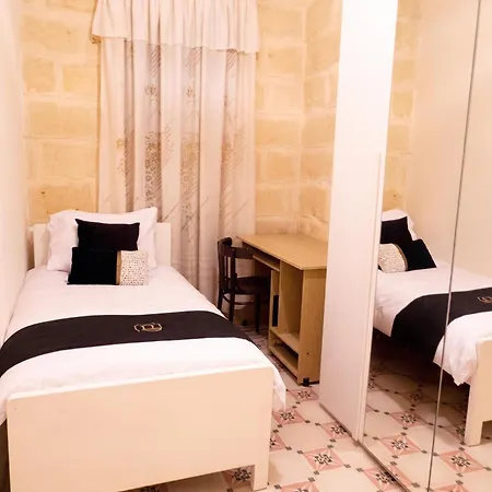 Surwig Gozitan & Pool - Happy