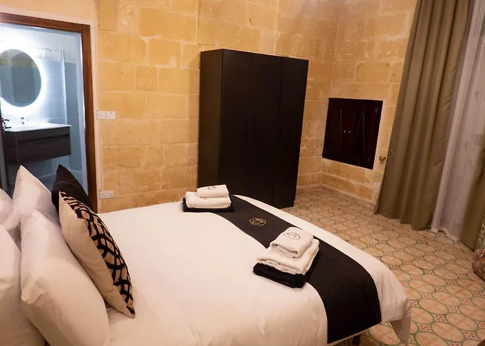 Surwig Gozitan & Pool - Happy *